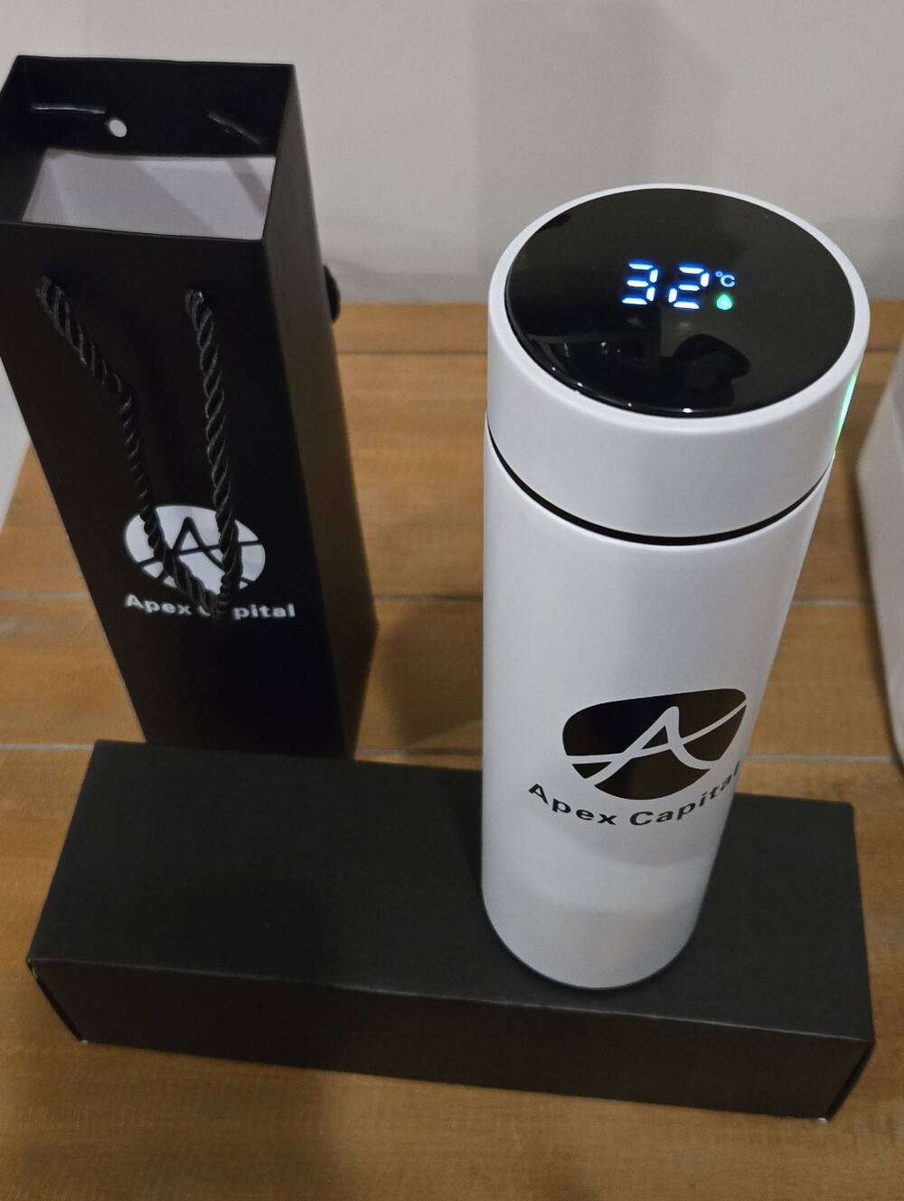 White Smart Temperature Display Insulated Bottle